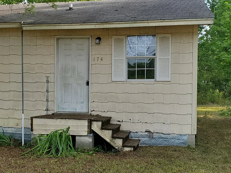 174 E Main St — Photo 2