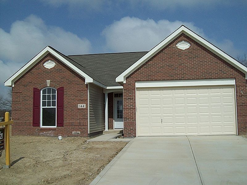 1st image of 144 Stamford Dr