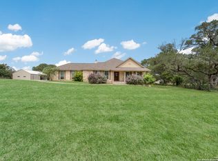861 Paddy Rd, Floresville, TX 78114