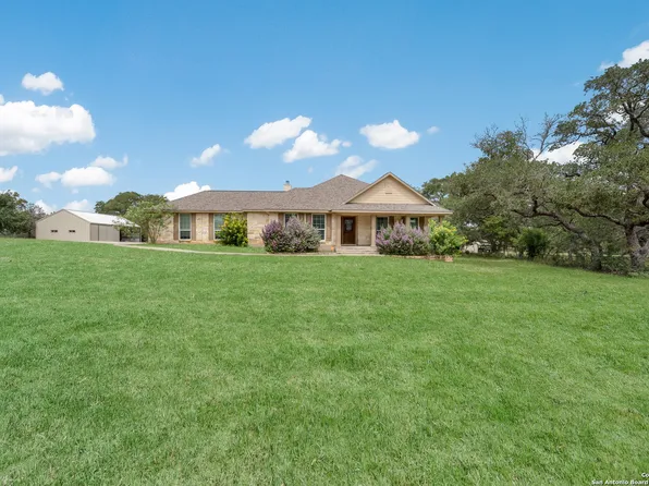861 Paddy Rd., Floresville, TX 78114