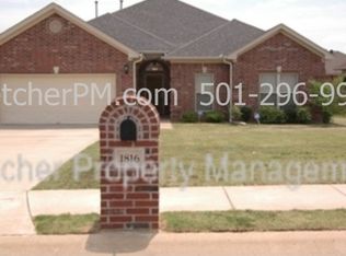 1812 Airborn Dr, Jacksonville, AR 72076