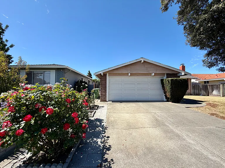 4456 Gibraltar Dr — Photo 1