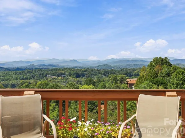 244 Mountain Valley Dr, Hendersonville, NC 28739
