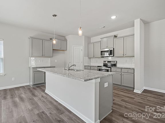 4th image of 8136 Stonemere Ln