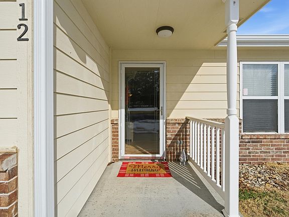 3rd image of 812 Butterfield Rd