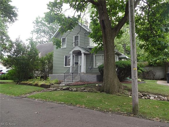 2nd image of 925 Davis St