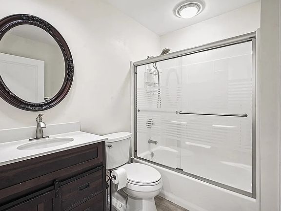 4th image of 7 Sanctuary Dr APT A