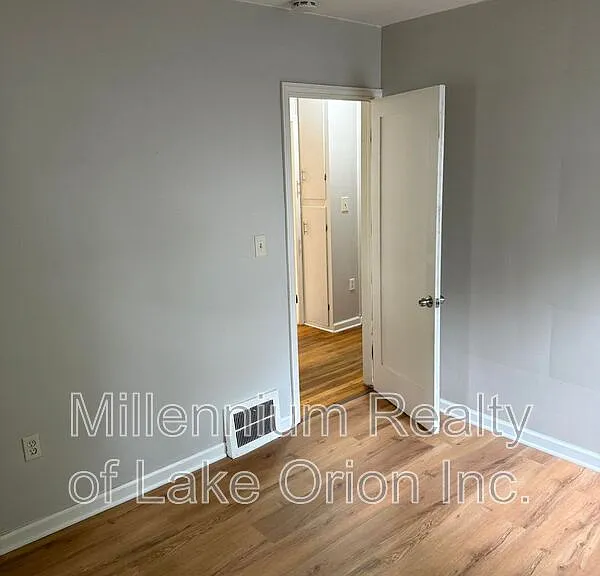271 Dick Ave — Photo 10