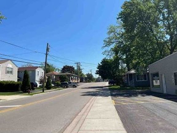 Exterior Neighborhood (street photo)