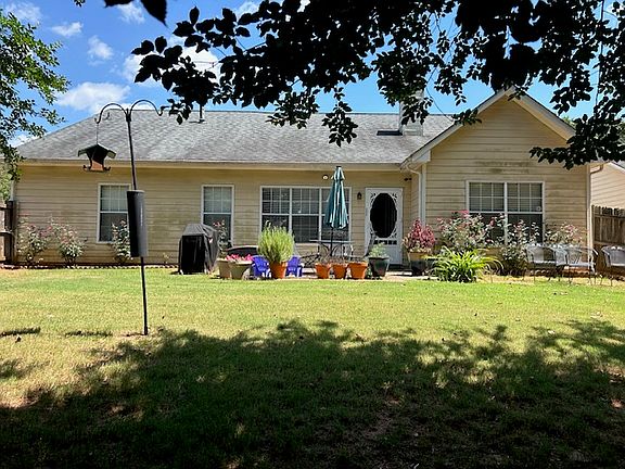 2nd image of 2924 Sterling Dr