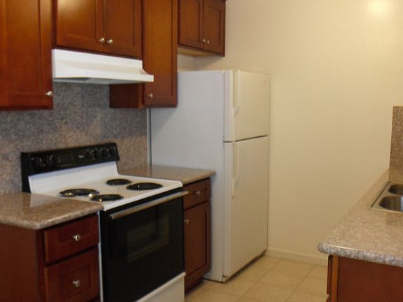 2nd image of 687 Ontario Court # Fl 1ST