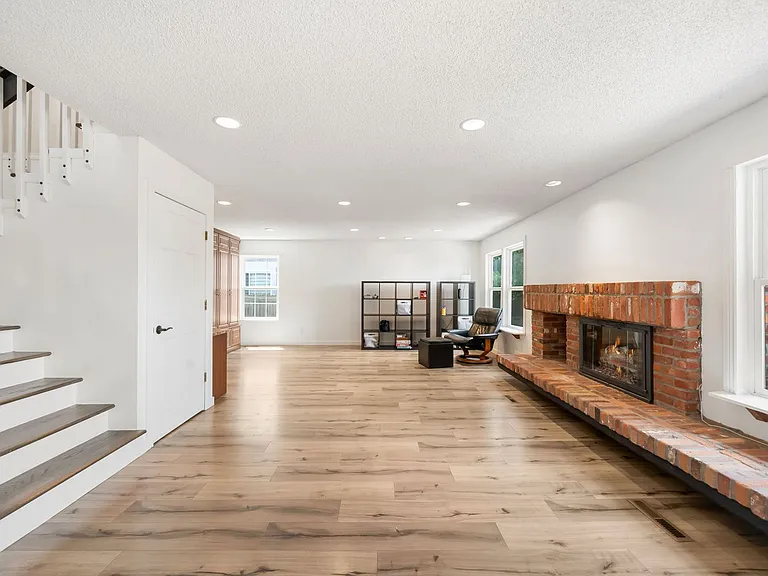 10217 Julian St — Photo 12