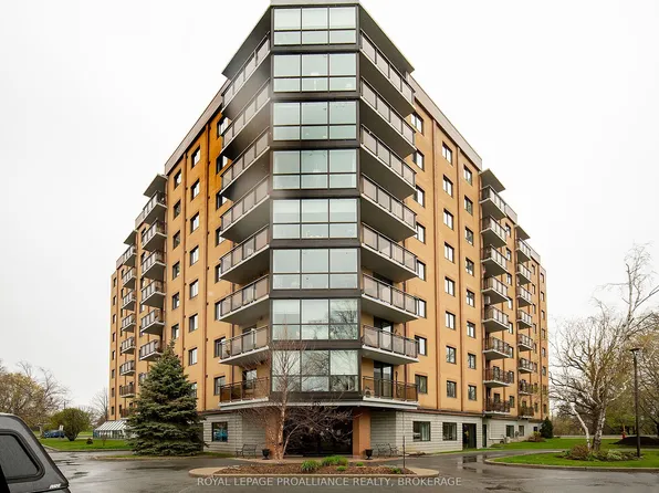 120 Barrett Ct Unit 305, Kingston, ON K7L 5H6