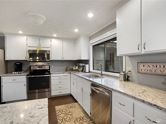 4th image of 130 Sunnyside Dr