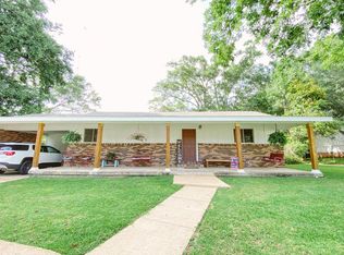 402 W Willie St, Poplarville, MS 39470