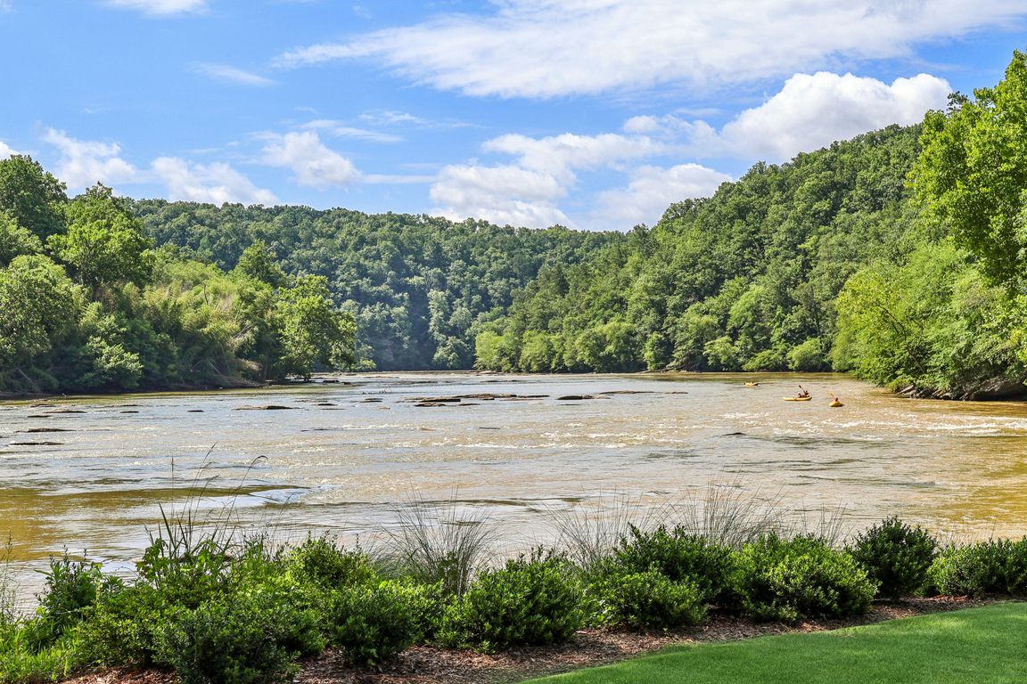Riverbend Club Dr-1706-914.jpg