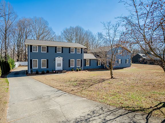 3rd image of 451 N Castle Rd