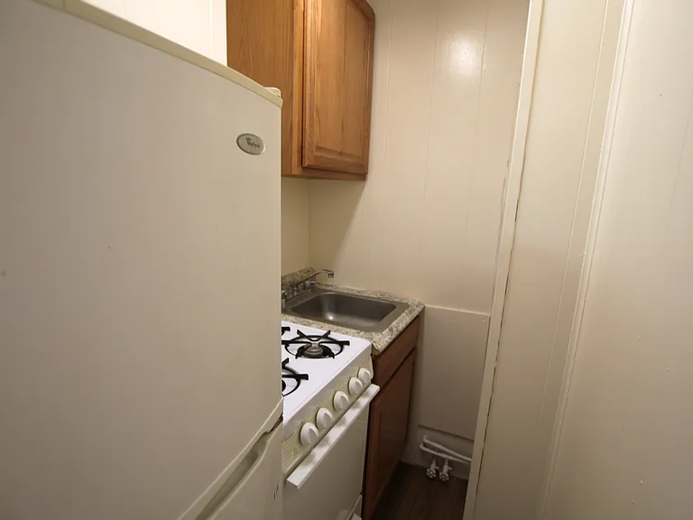 2035 Chestnut St #304 — Photo 4