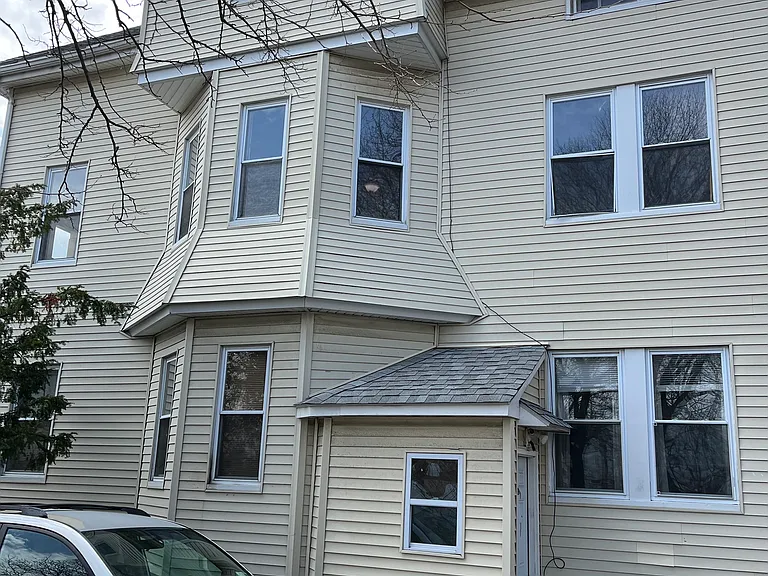 249 Swan St — Photo 4