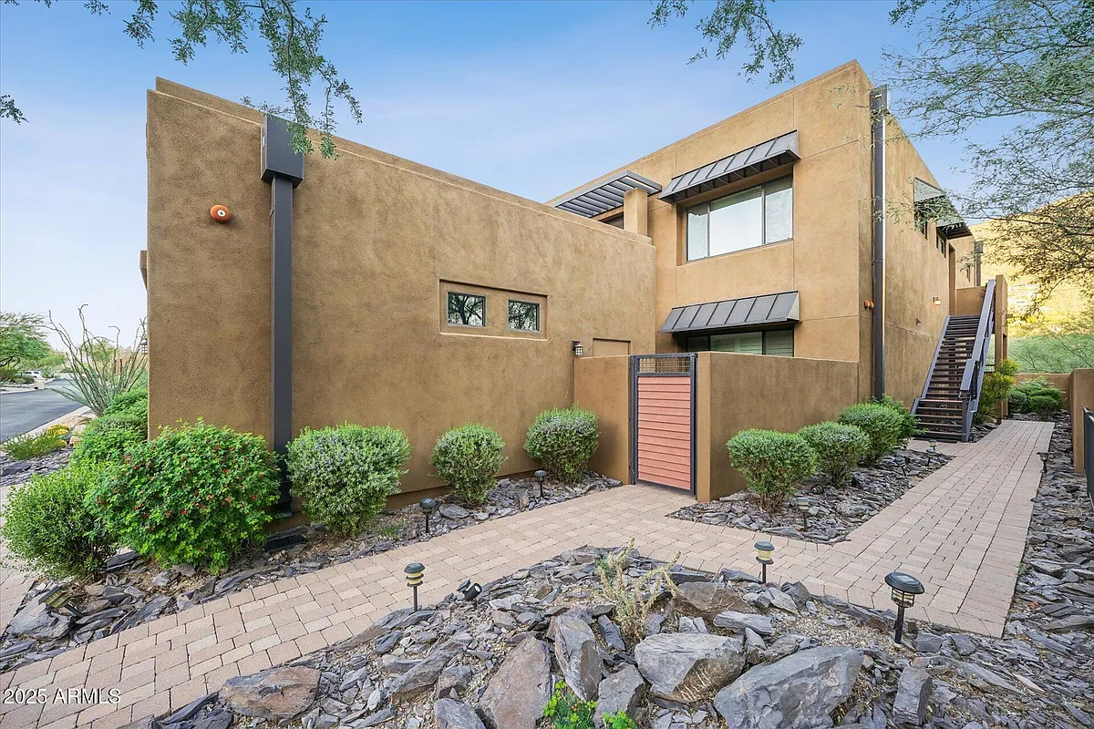Building Photo - 36600 N Cave Creek Rd #D6