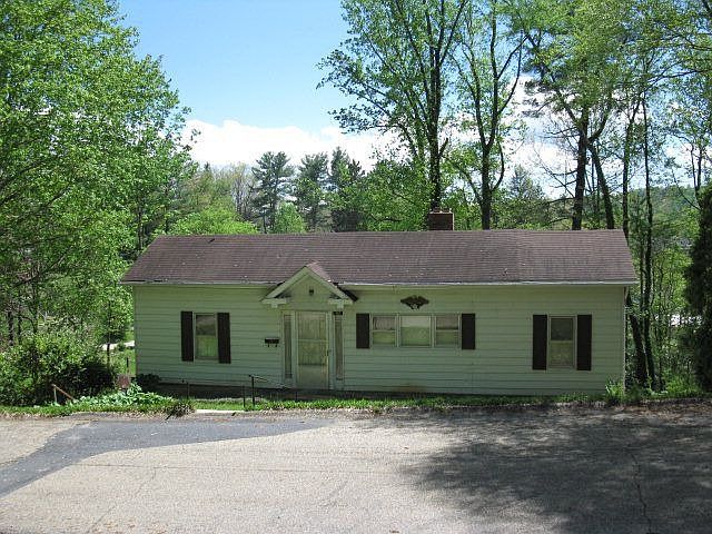 2nd image of 92 Pine Ave