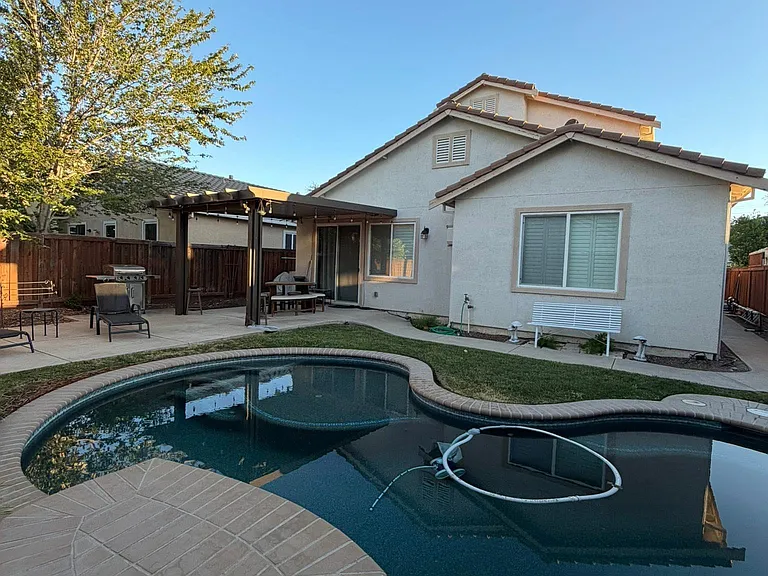 684 Brazelton Cir — Photo 13