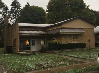 221 Eaton St, Breckenridge, MI 48615