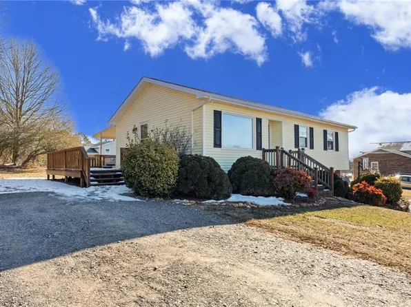 247 Holly Ave, Mount Airy, NC 27030