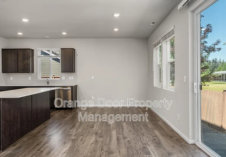 5611 151st Street Ct E — Photo 8