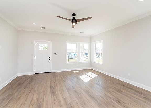 3rd image of 616 Norton Ave