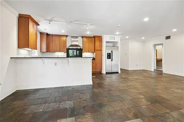 3 bed, 2.0 bath, 1600 sqft, $2,100 — Photo 3