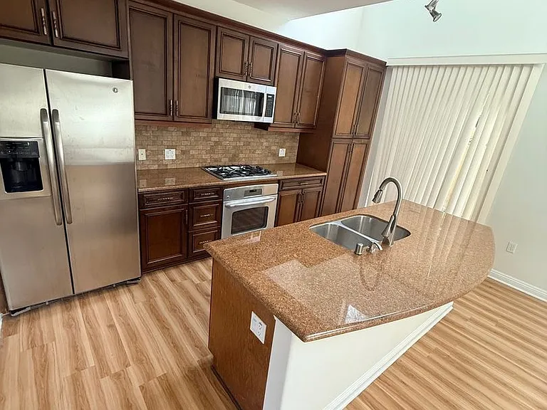 23130 Sherman Pl — Photo 11