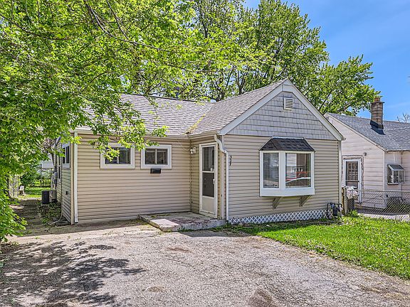 4th image of 327 Fairlawn Dr