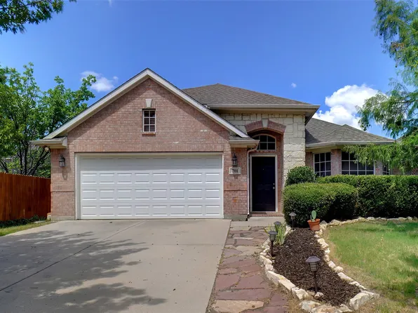 701 Red Elm Ln, Fort Worth, TX 76131