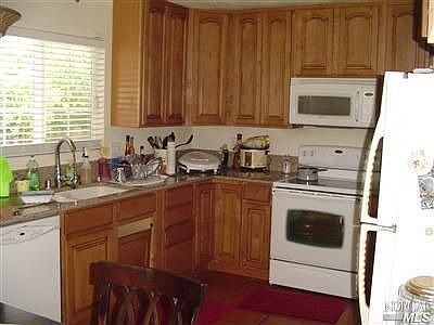 2nd image of 2424 Orchid St