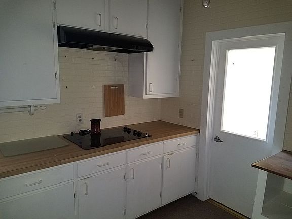4th image of 207 N Blanco Ave