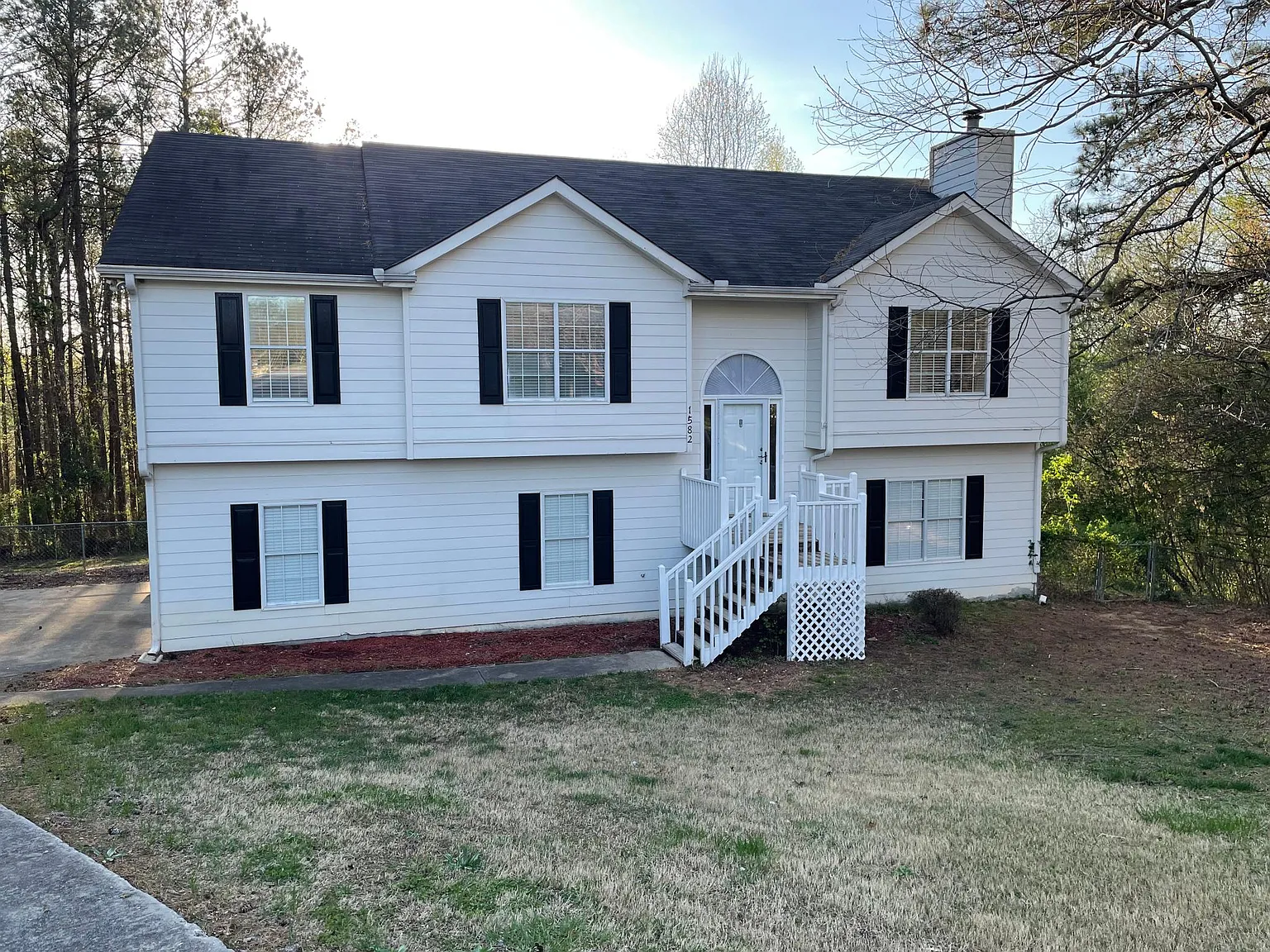 1582 Wynfield Dr — Photo 2