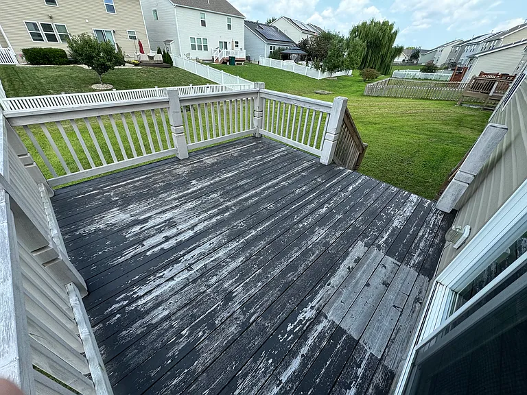 Back deck with quick access to yard
