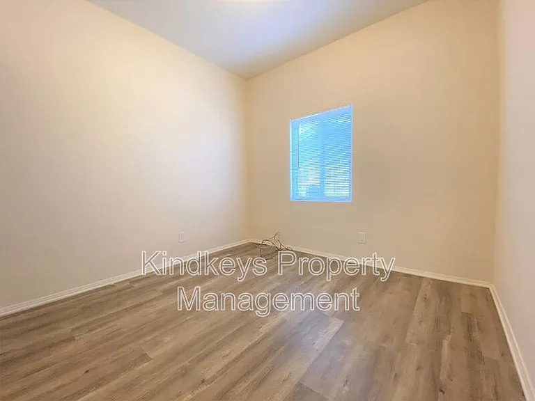 4674 Iowa St — Photo 15