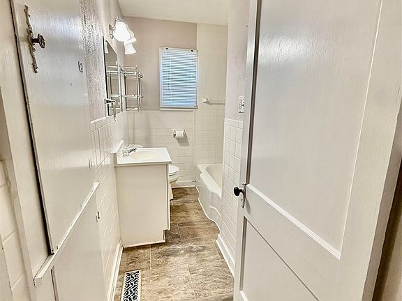 3rd image of 1338 Us Highway 31 West Byp