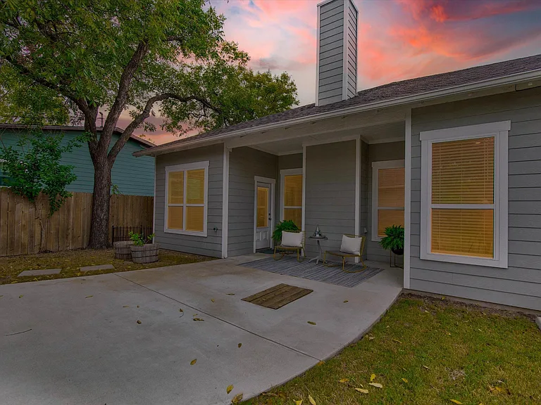 2700 Gladstone Dr — Photo 28