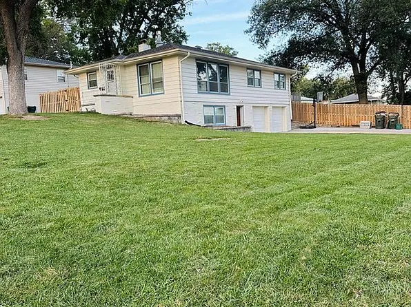 1009 S Madison St, Papillion, NE 68046