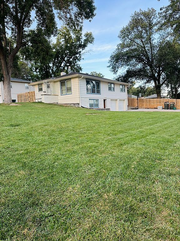1009 S Madison St - Property Image