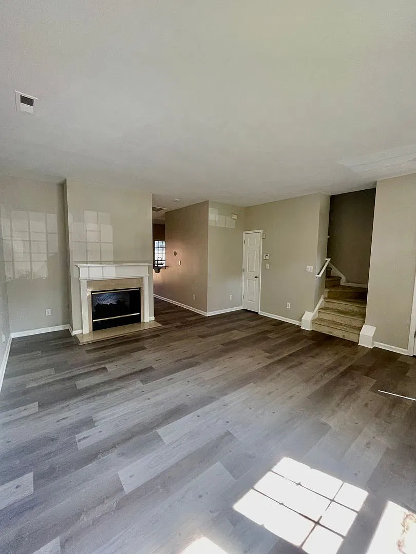 Welcome to this stunning 3-bedroom, 2.5-bathroom Townhouse, located in the vibrant city of Charlo... — Photo 4