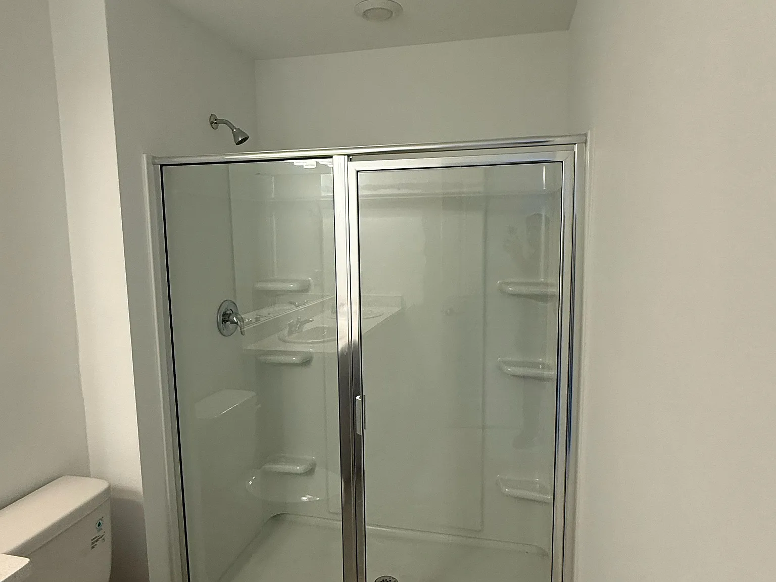 3 bed, 2.5 bath, 1394 sqft, $2,100 — Photo 3