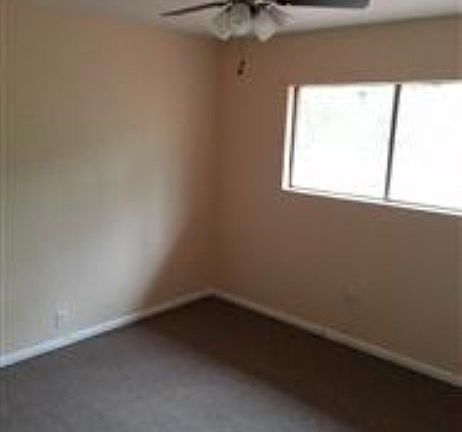 3rd image of 2912 Medina Dr