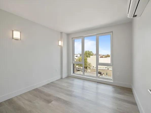 2605 Snyder Avenue image 6 of 25