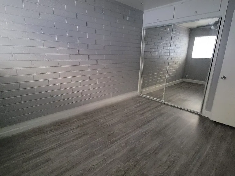 439 W Osborn Rd — Photo 5