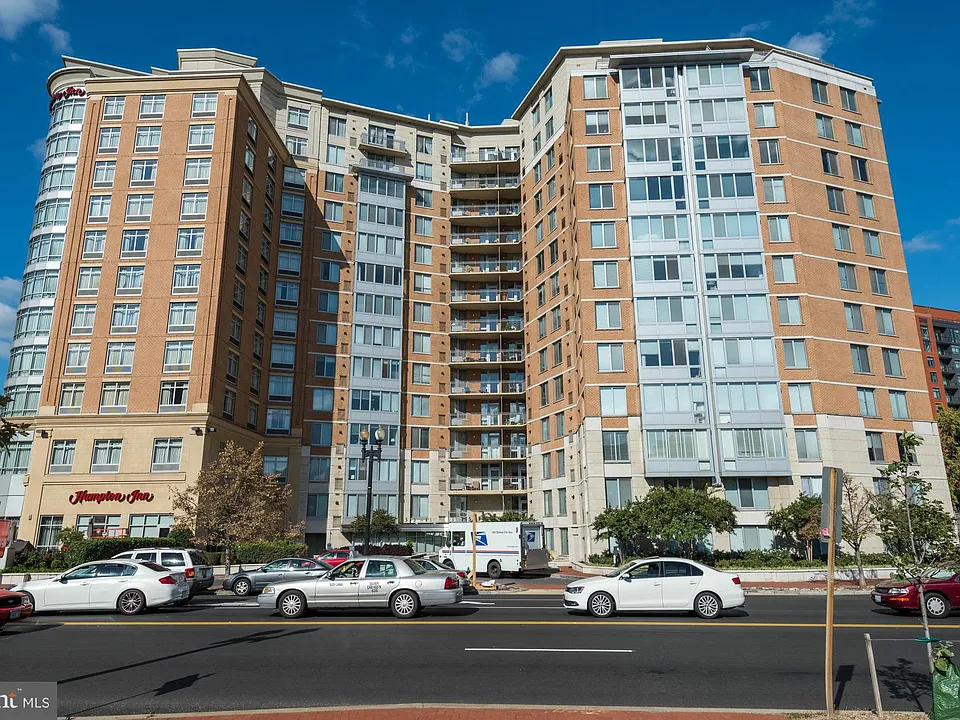 555 Massachusetts Ave NW #411
