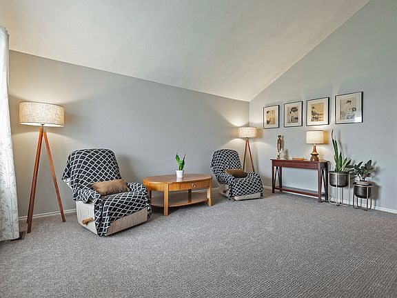 3rd image of 1077 E Deerwalk Ln S